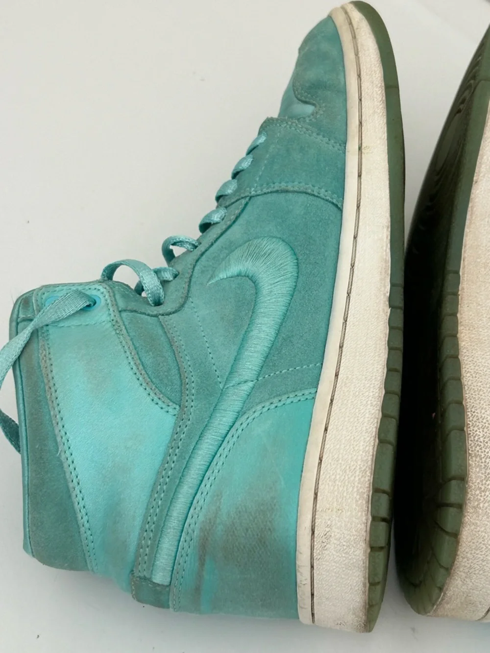 Nike Air Jordan Women’s 1 Retro High Soh  Light Aqua Size 8.5